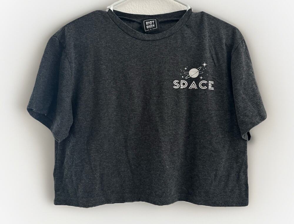 Riot Queen Gray Crop Top T-Shirt Women’s Size Small “Space” & Planets